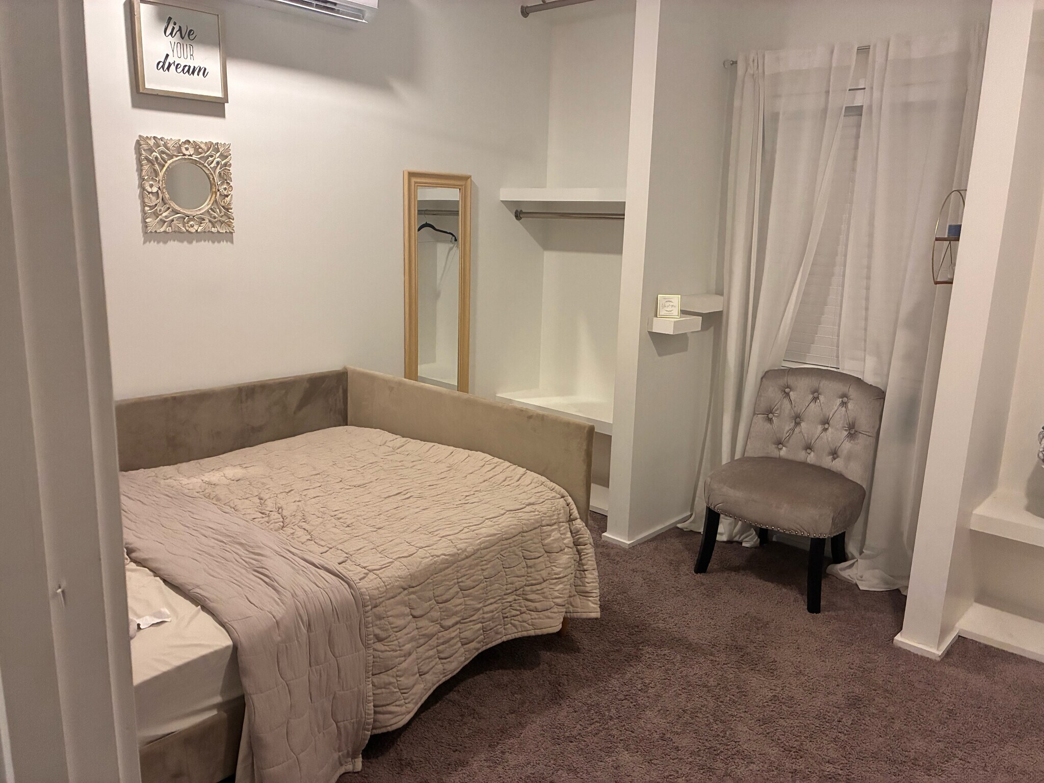 Building Photo - Room in House on Bowen Ave SE