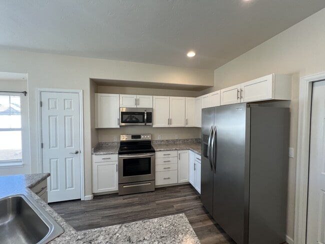 Building Photo - 615 Canyon Vista Way