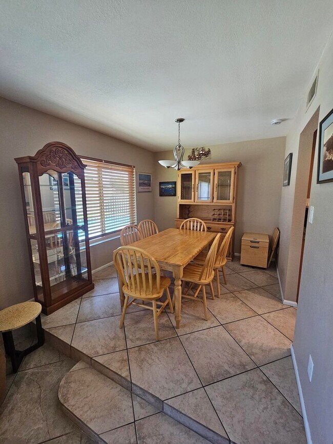Building Photo - 3 Bedroom 2 Bath Furnished Home