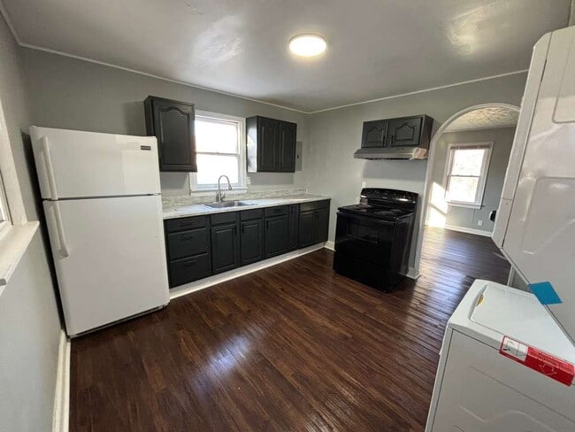 Building Photo - 112 Applegate St