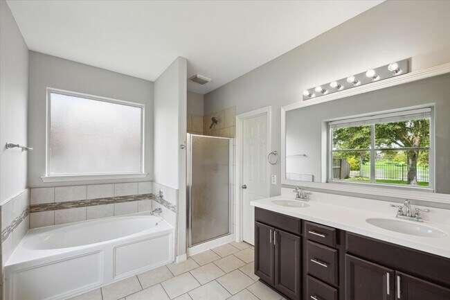 Building Photo - 3105 W Trail Dr