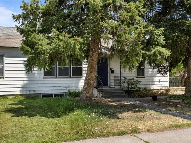 Building Photo - 1306 Putnam St