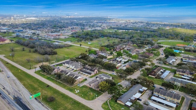 Building Photo - 1010 Gardenwalk Dr