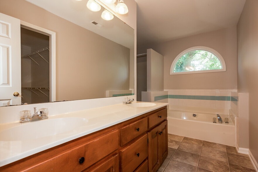 Building Photo - 4801 Bay Pines Ct