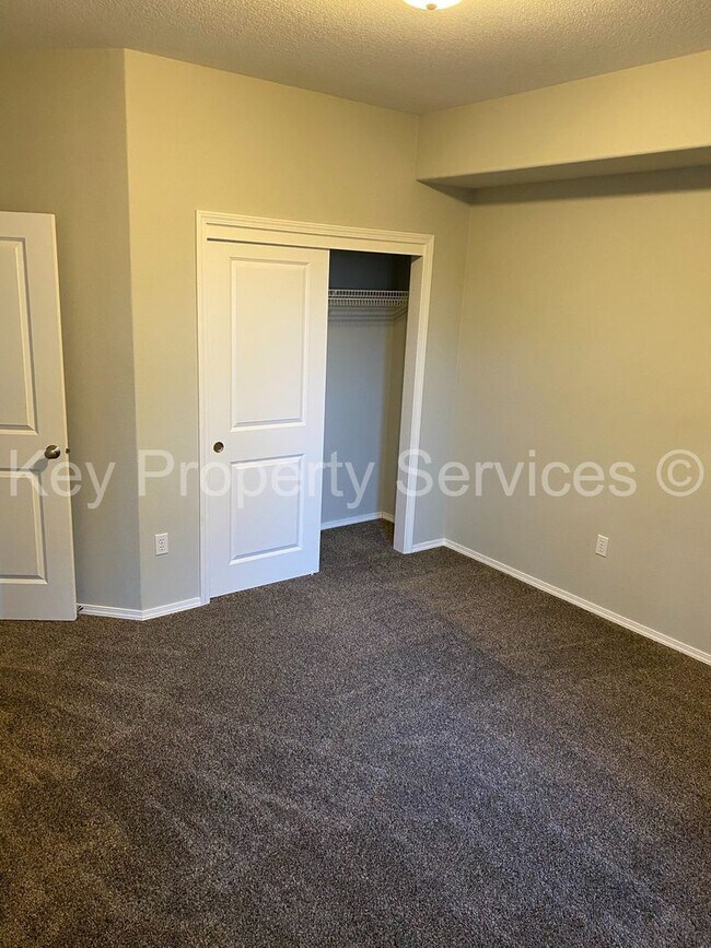Building Photo - COMING SOON! Large 3 bed 3 bath in Camas