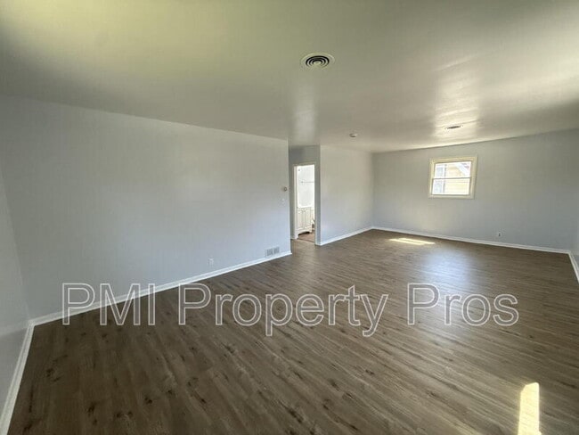 Building Photo - 2716 N Buffum St
