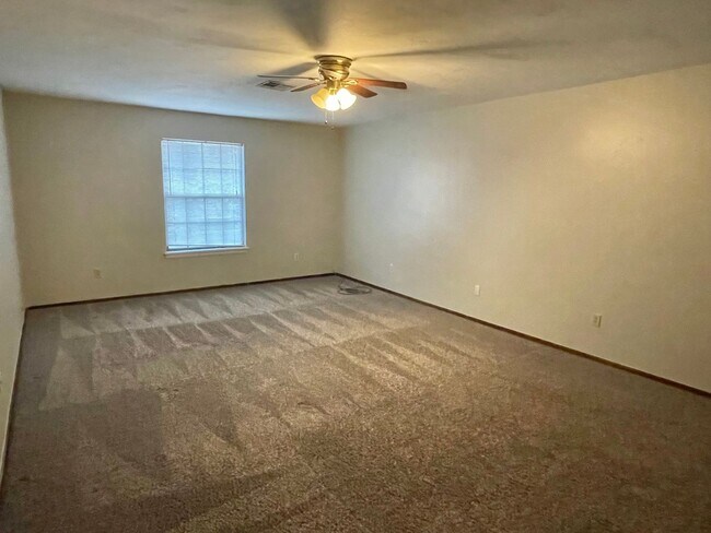 Building Photo - Oversized Three Bedroom Near Lake Hefner!!