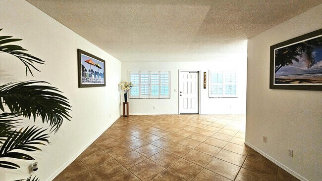 Building Photo - 1441 Ocean Dr