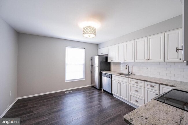 Building Photo - 10716 Cordage Walk