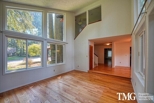 Building Photo - 3841 SE Madsen Ct