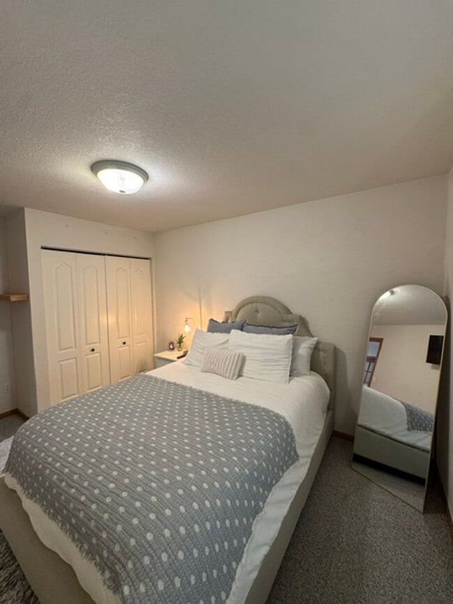 Building Photo - Relax and Unwind in This Beautiful Gig Harbor Rental