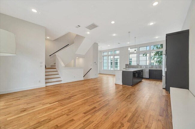 Building Photo - 2104 Colorado St