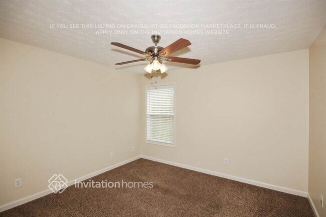 Building Photo - 2245 Village Green Dr