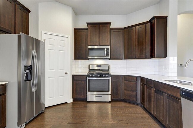 Building Photo - 1008 Goldilocks Ln