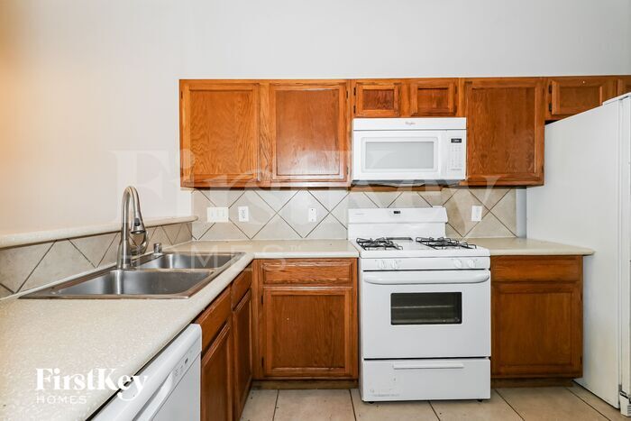 Building Photo - 8518 Pearl Lake Dr