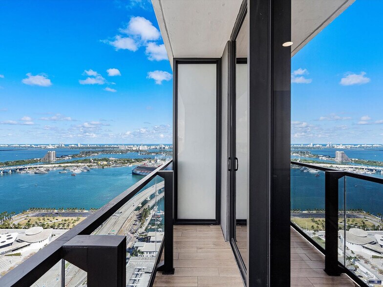 Building Photo - 398 NE 5th St