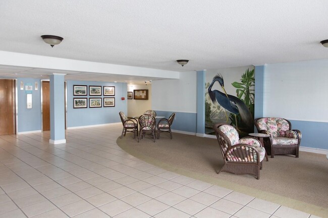 Building Photo - 1502 S Lakeside Dr