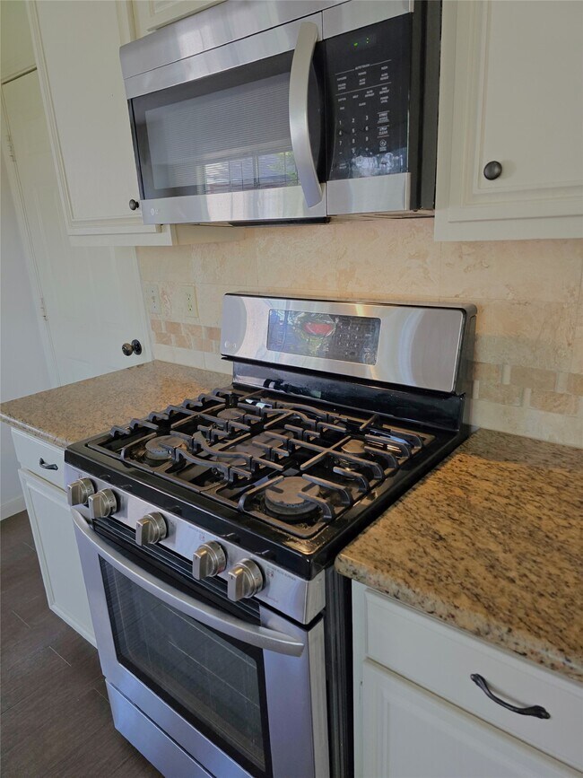 Building Photo - 2914 Silent Dr