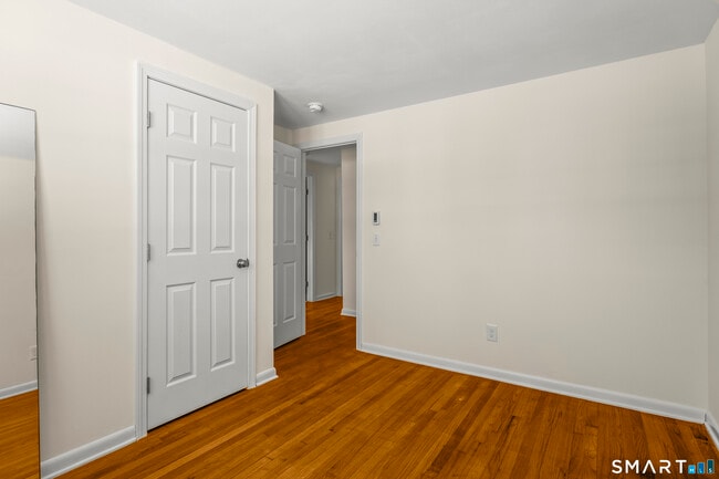 Building Photo - 17 Champlain Dr