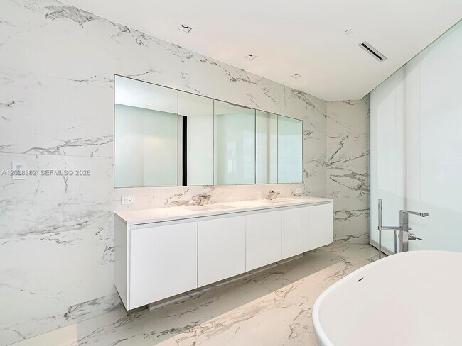 Building Photo - 1000 Biscayne Blvd
