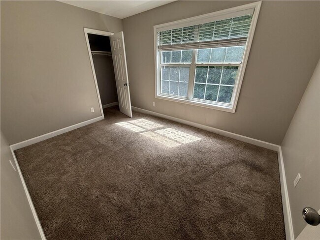 Building Photo - 944 Crossing Rock Dr