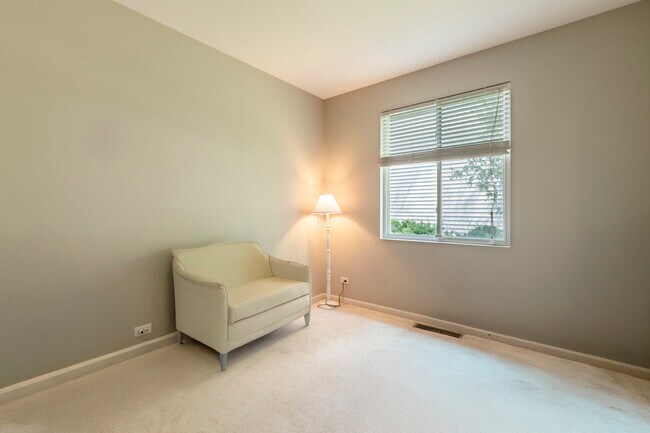 Building Photo - 12220 Peartree Way