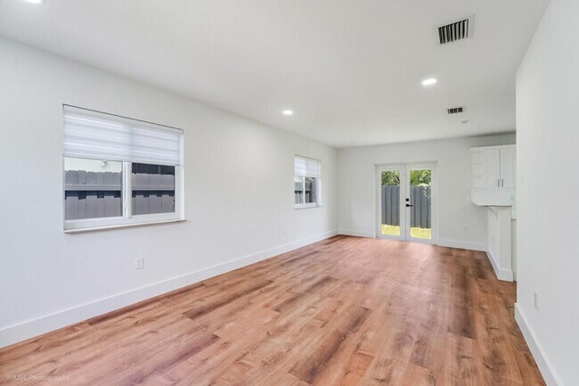 Building Photo - 1293 NW 38th St