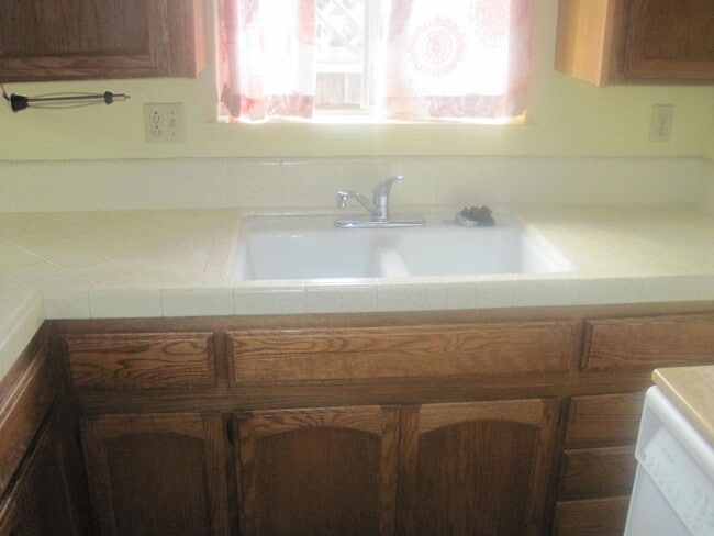 Building Photo - 4 bedroom 2 bath upper west side