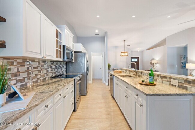 Building Photo - 1240 Ambra Dr