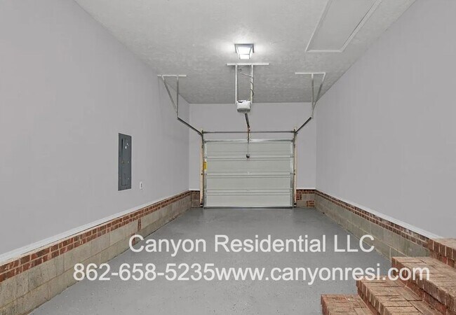 Building Photo - Beautiful home with 3 bedrooms!