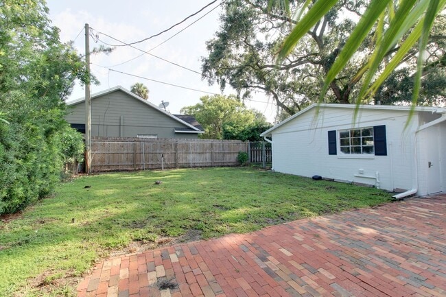 Building Photo - 1667 Mizell Ave