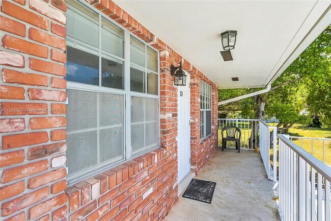 Building Photo - 3217 NE 11th St