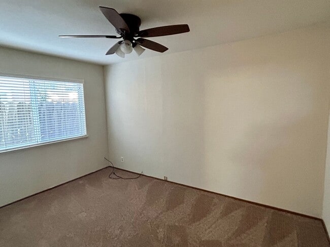 Building Photo - Very nice single family house in the Grimm...