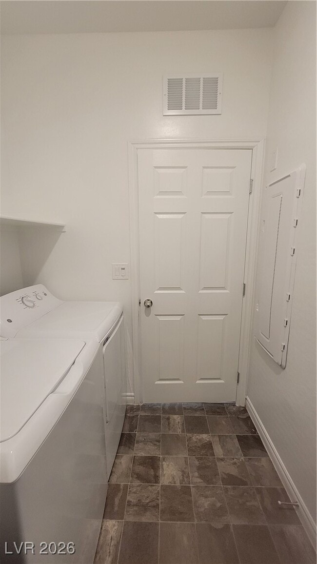 Building Photo - 1121 Cliff Castle Ave