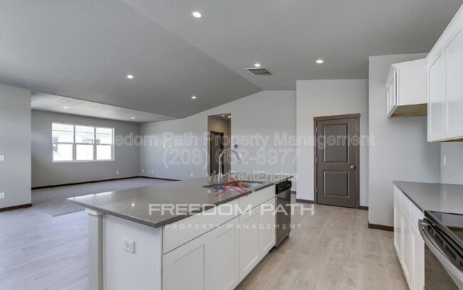 Building Photo - 176 Inkwood St