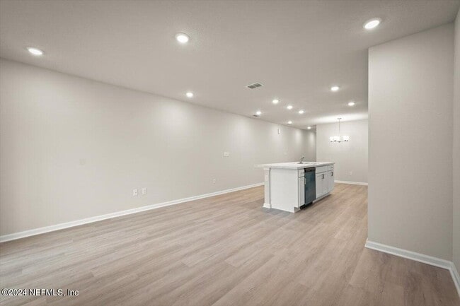 Building Photo - 844 Hartshill Pl