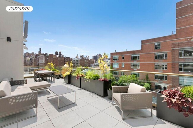 Building Photo - 117 W 21st St