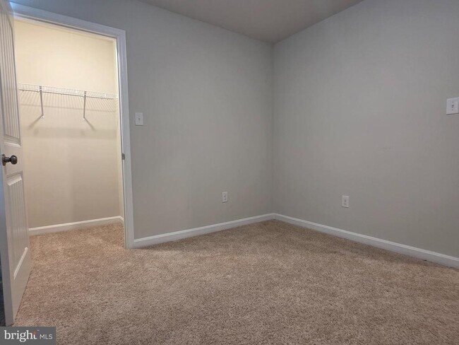 Building Photo - 71 Filbert Dr