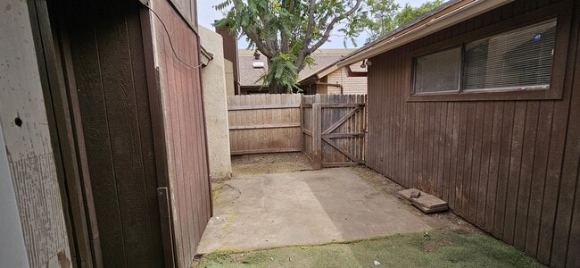 Building Photo - 4229 Siesta Ln