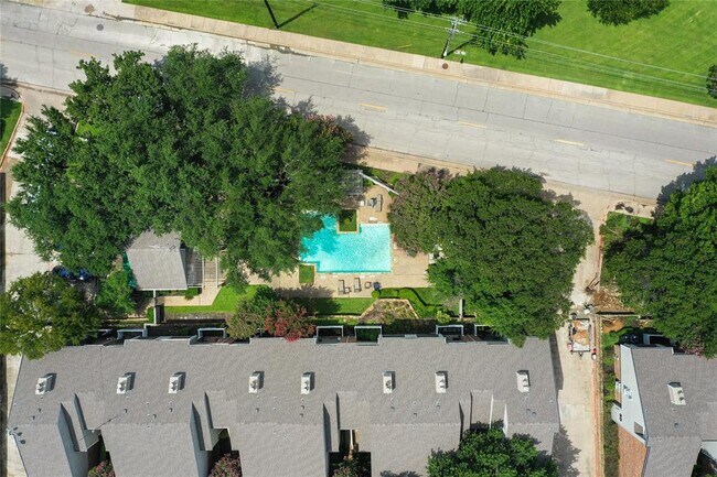 Building Photo - 8555 Fair Oaks Crossing