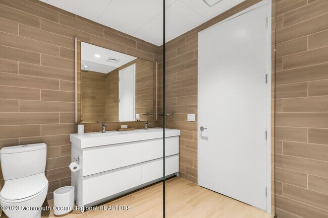 Building Photo - 601 Heck St