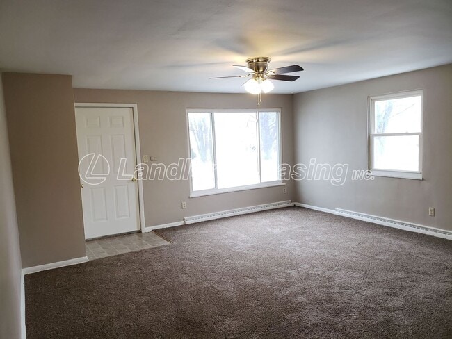Building Photo - Spacious 4 Bedroom Home in Vermilion Near ...