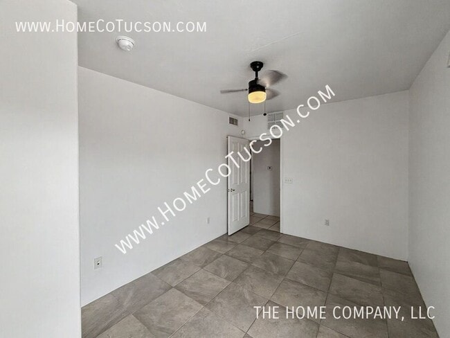 Building Photo - 5738 E Calle De Hielo Dulce