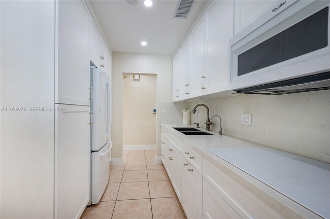 Building Photo - 5626 SW 69th Ave