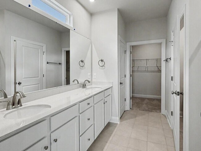 Building Photo - 7461 Linda Vis Ln