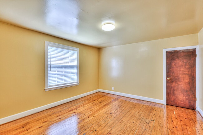 Building Photo - 1032 Dozier Pl