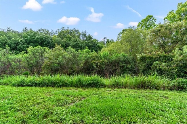 Building Photo - 2052 Park Crescent Dr