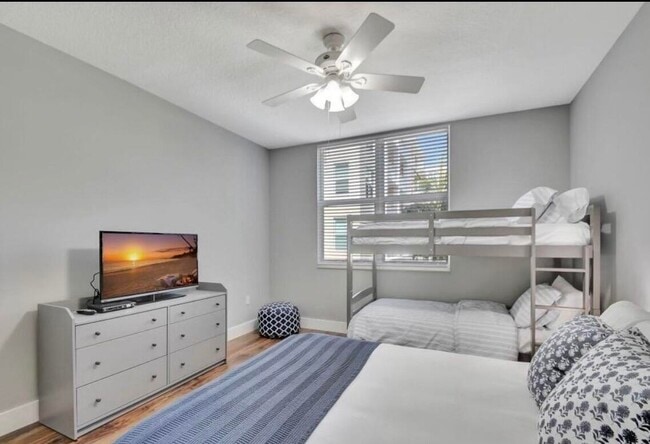 Building Photo - 804 E Windward Way