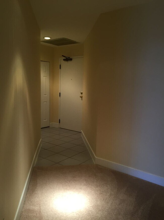 Building Photo - Downtown