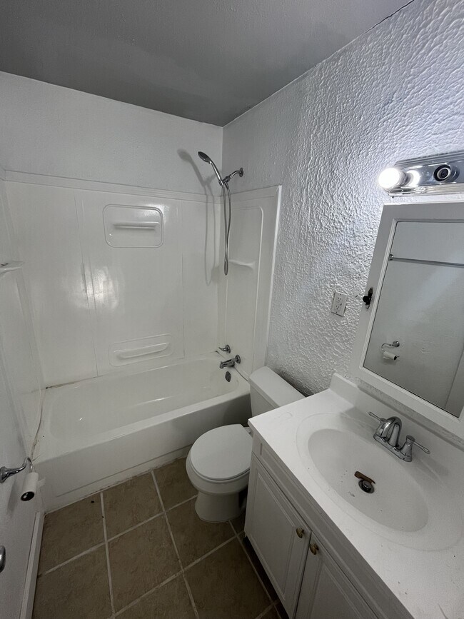 Building Photo - 715 St Barbara Ln